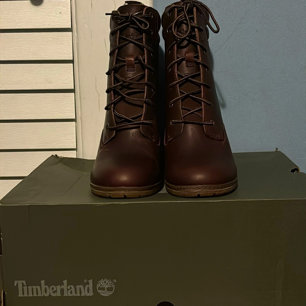 Timberland Classic Heeled Lace up Boots size‎ 9